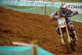 关键阶段连续客场挑战赛程安排成为决定性考验，球队连续两天客场作战